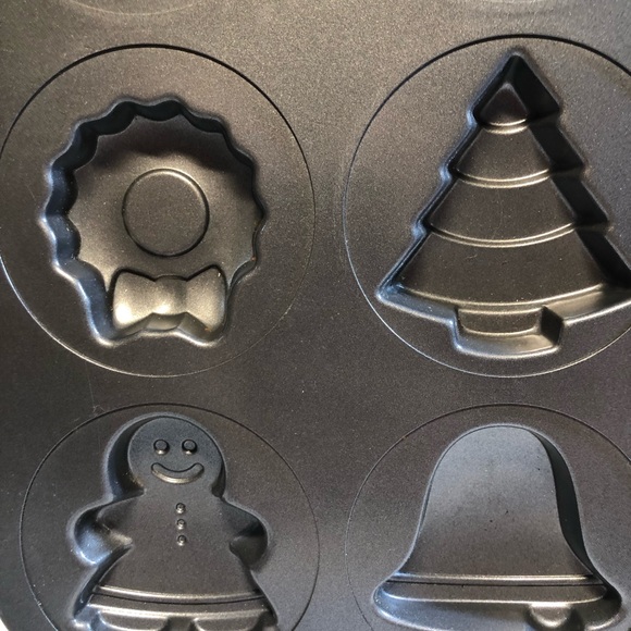 Wilton Cookie Pan Mold Christmas 12 Design Tree Santa Gingerbread Stocking Star - Picture 5 of 9